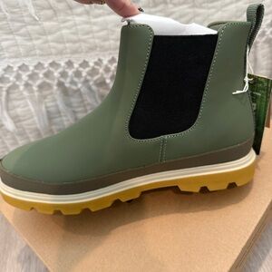 *NIB* Native Green Chelsea Boots